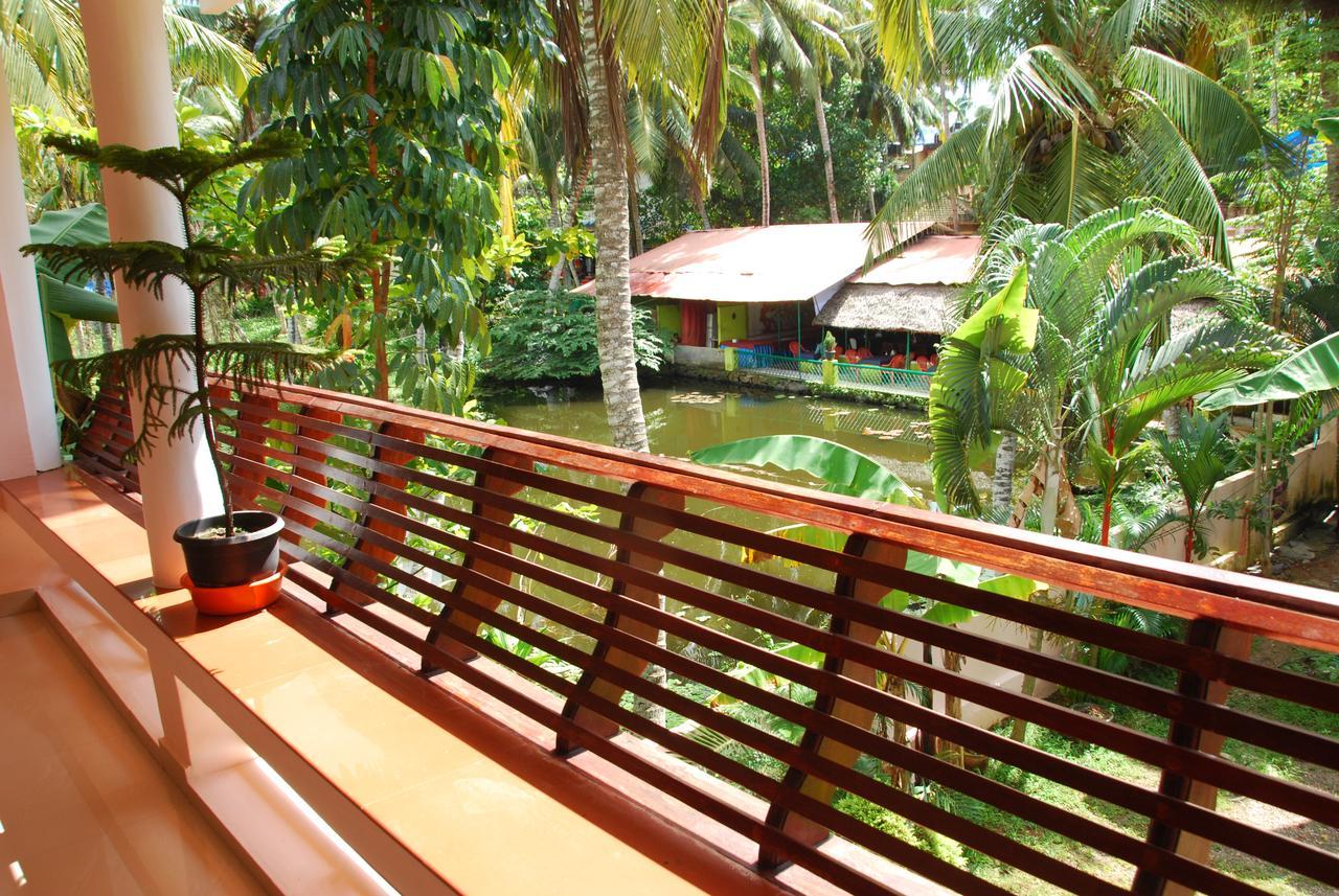 Hotel CocoBeach Kovalam Exterior foto